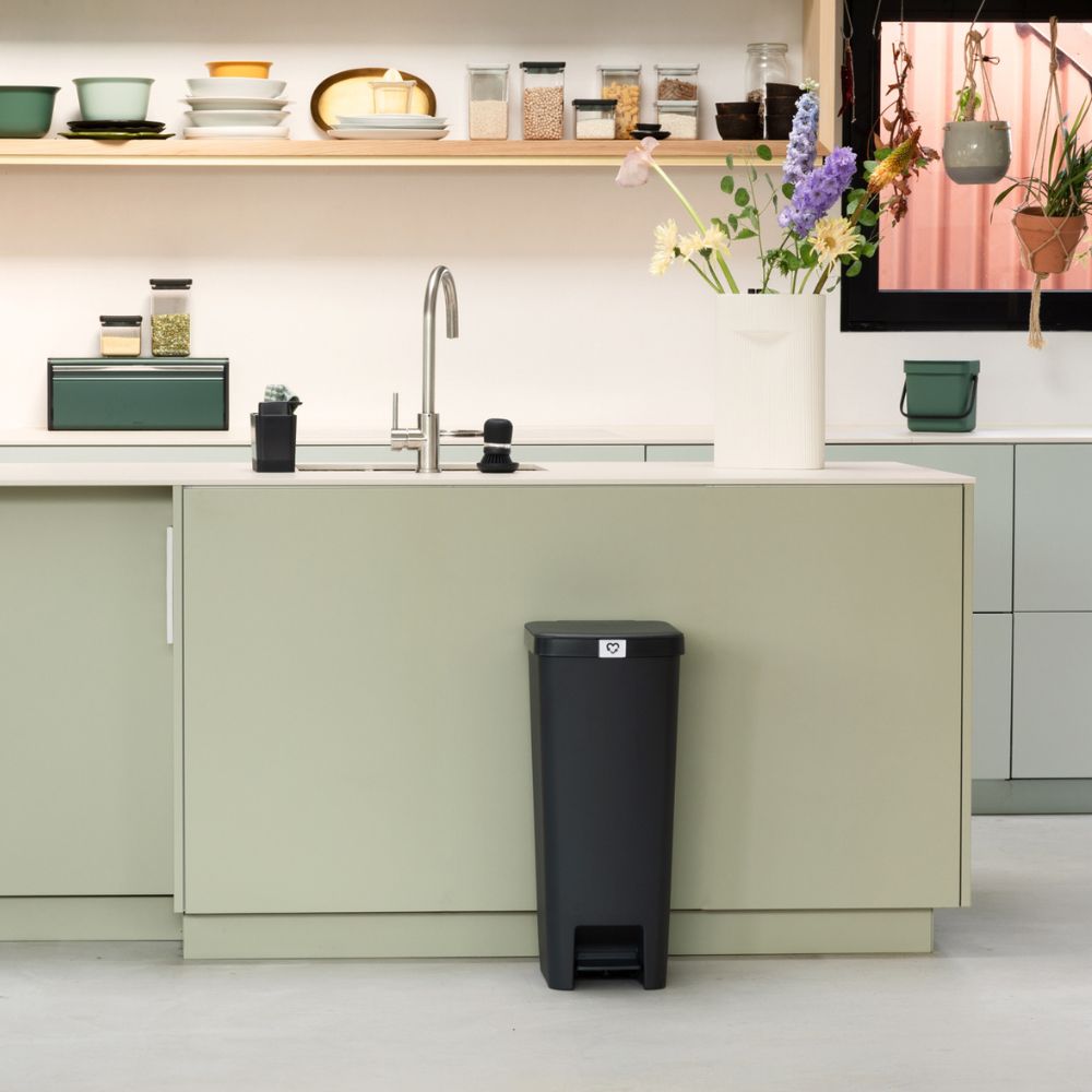 StepUp Pedal Bin 40L at Brabantia GH