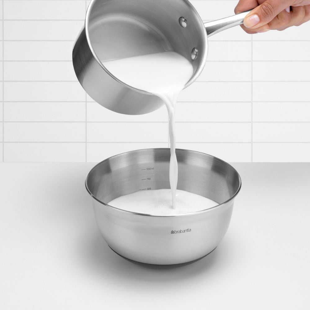 Mixing Bowl, 1.0 litre - Matt Steel / Black at Brabantia GH